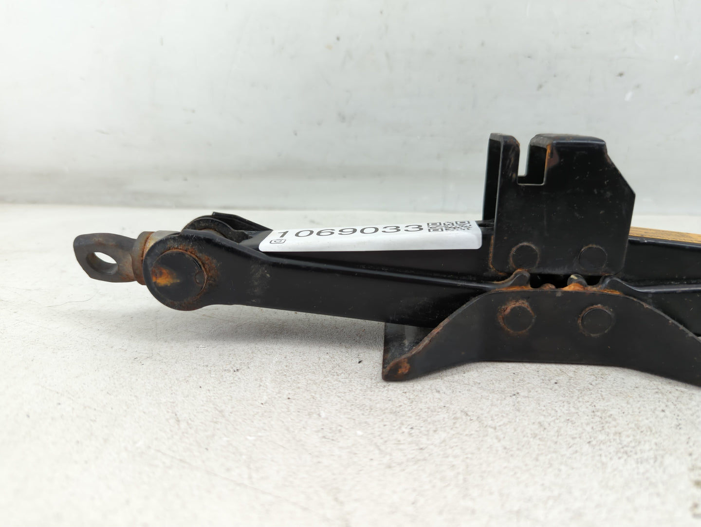 2013 Nissan Versa Spare Scissor Car Jack 1069033 - Oemusedautoparts1.com