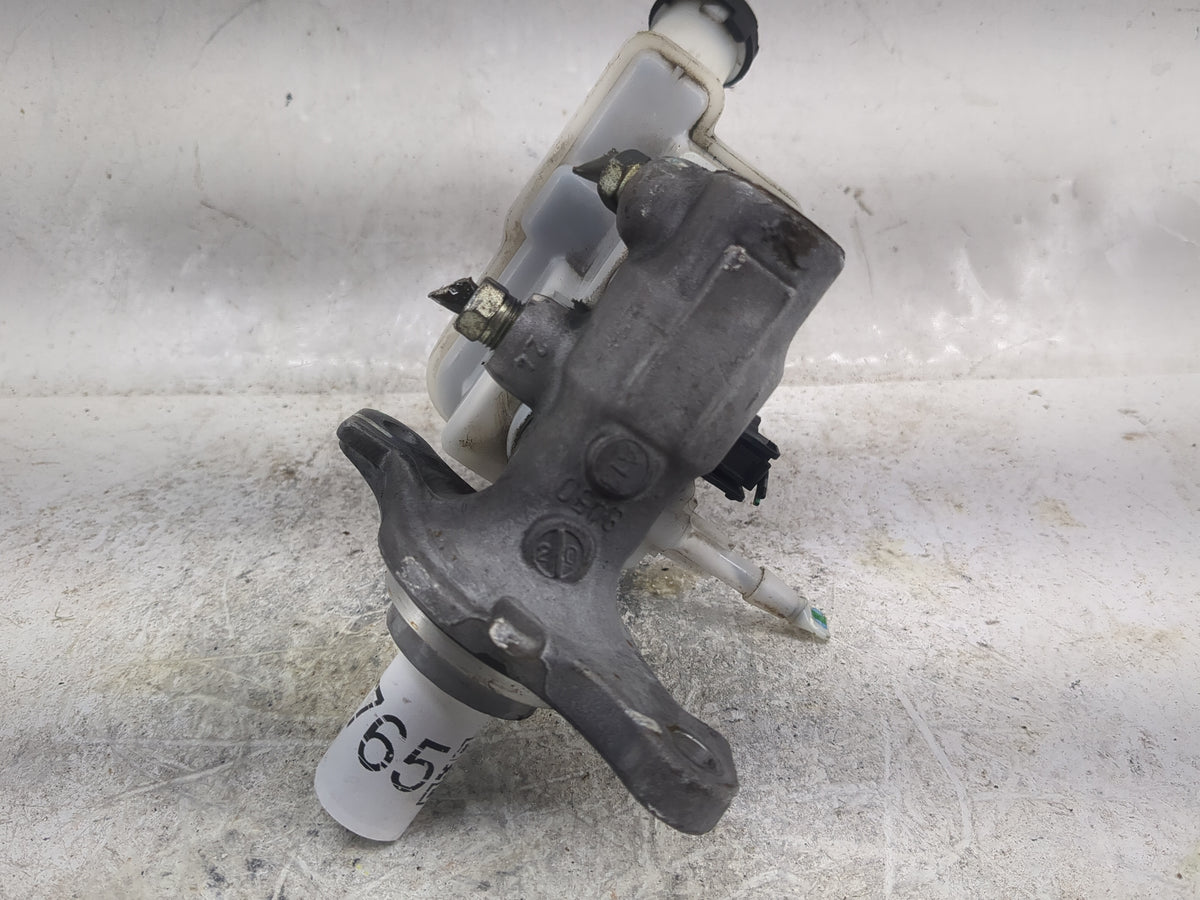 2012-2019 Nissan Versa Brake Master Cylinder 1496765 - Oemusedautoparts1.com