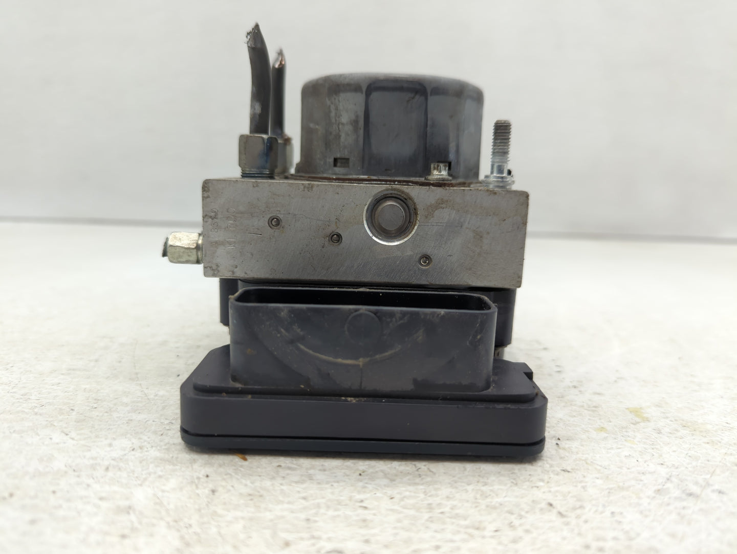 2013 Nissan Versa ABS Pump Control Module Replacement P/N:47660 9KA0A Fits OEM Used Auto Parts - Oemusedautoparts1.com