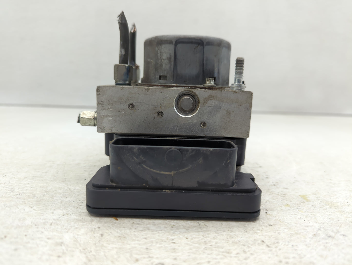 2013 Nissan Versa ABS Pump Control Module Replacement P/N:47660 9KA0A Fits OEM Used Auto Parts - Oemusedautoparts1.com