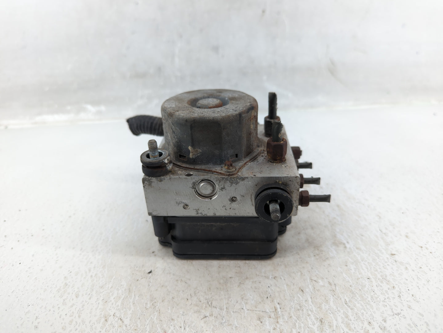 2013 Nissan Versa ABS Pump Control Module Replacement P/N:47660 9KA0A Fits OEM Used Auto Parts - Oemusedautoparts1.com