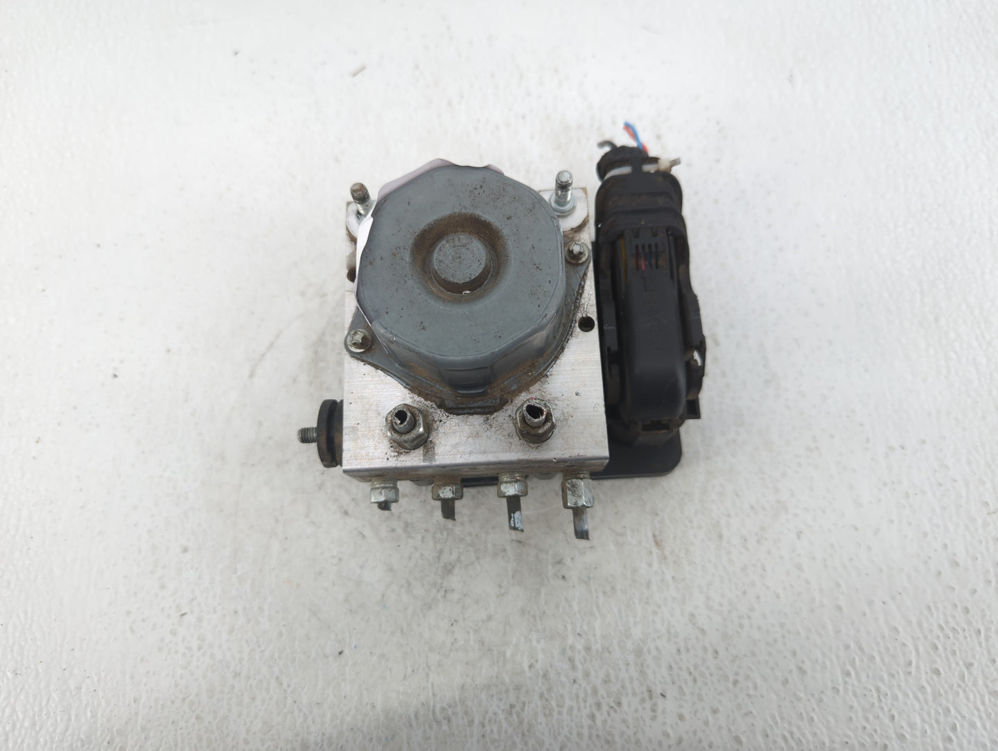 2013 Nissan Versa ABS Pump Control Module Replacement P/N:47660 9KA0A Fits OEM Used Auto Parts - Oemusedautoparts1.com