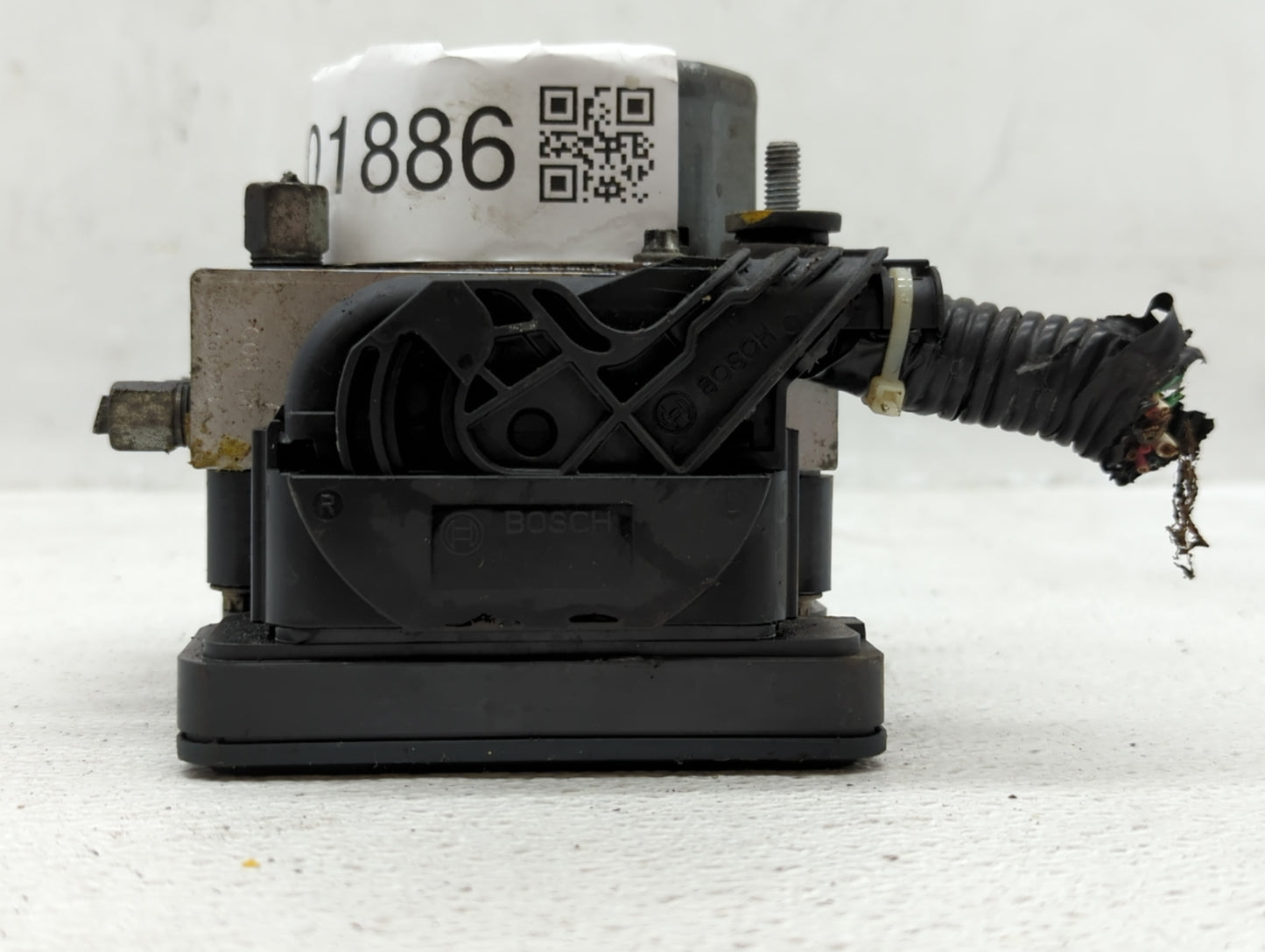 2013 Nissan Versa ABS Pump Control Module Replacement P/N:47660 9KA0A Fits OEM Used Auto Parts - Oemusedautoparts1.com