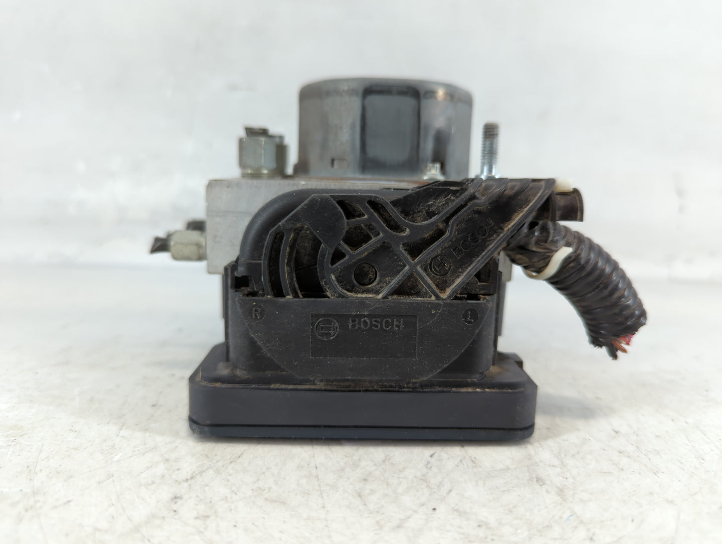 2013 Nissan Versa ABS Pump Control Module Replacement P/N:47660 9KA0A Fits OEM Used Auto Parts - Oemusedautoparts1.com