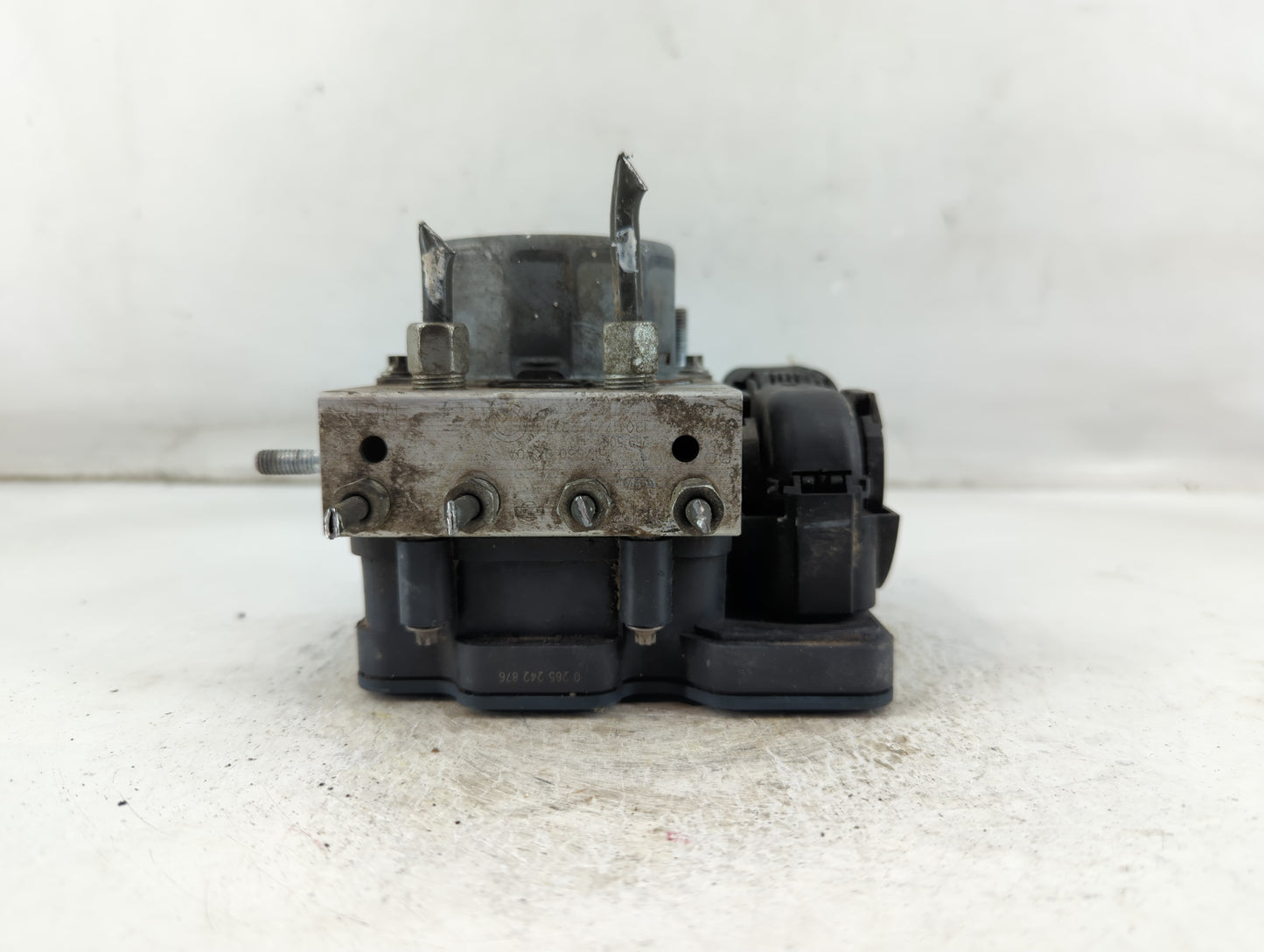 2013 Nissan Versa ABS Pump Control Module Replacement P/N:47660 9KA0A Fits OEM Used Auto Parts - Oemusedautoparts1.com