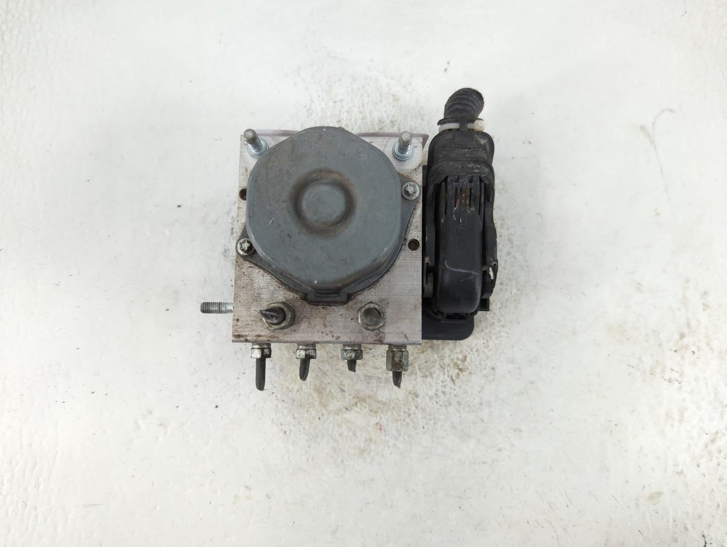 2013 Nissan Versa ABS Pump Control Module Replacement P/N:47660 9KA0A Fits OEM Used Auto Parts - Oemusedautoparts1.com