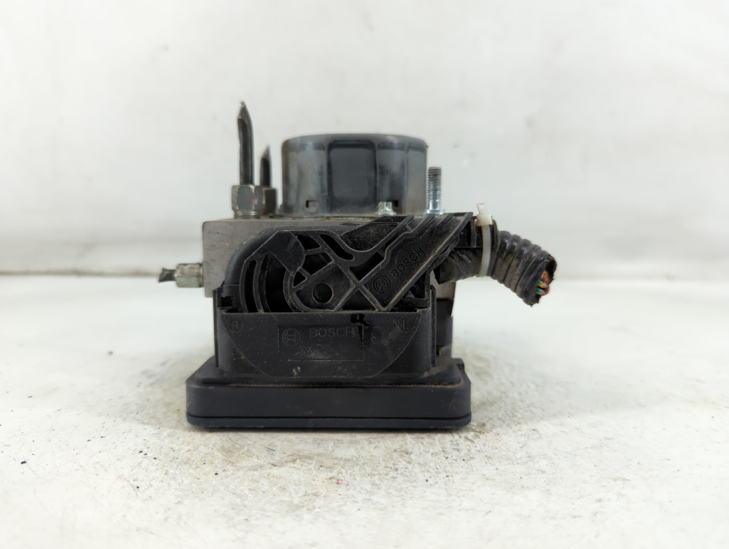 2013 Nissan Versa ABS Pump Control Module Replacement P/N:47660 9KA0A Fits OEM Used Auto Parts - Oemusedautoparts1.com