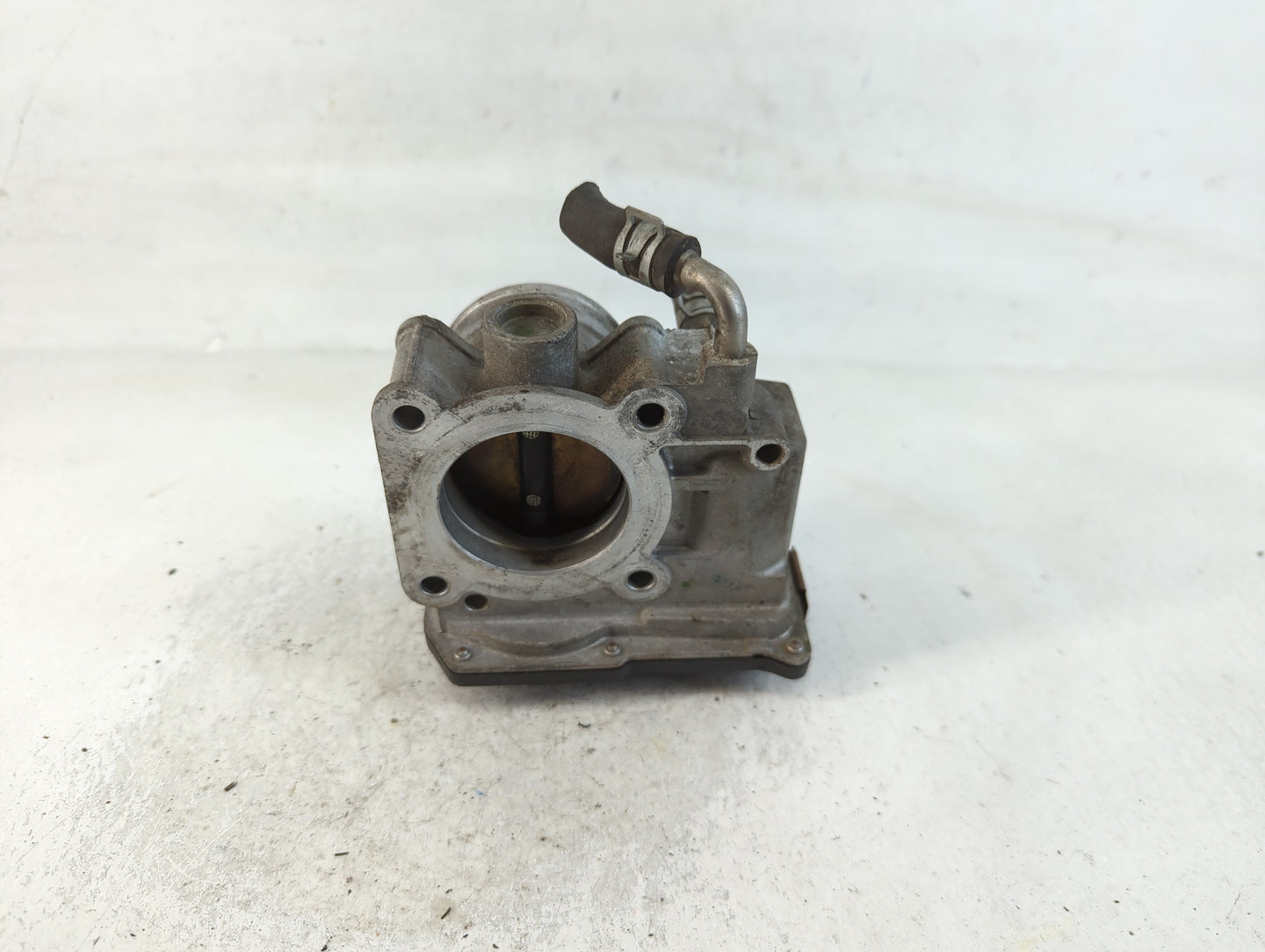 2013 Nissan Versa Note Throttle Body P/N:3AA50-02 D Fits Fits 2012 2014 2015 2016 2017 2018 2019 OEM Used Auto Parts - Oemus