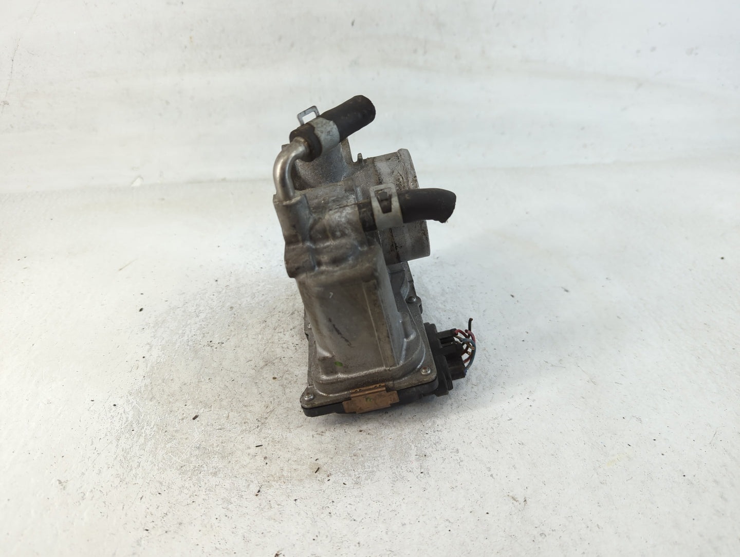 2013 Nissan Versa Note Throttle Body P/N:3AA50-02 D Fits Fits 2012 2014 2015 2016 2017 2018 2019 OEM Used Auto Parts - Oemus