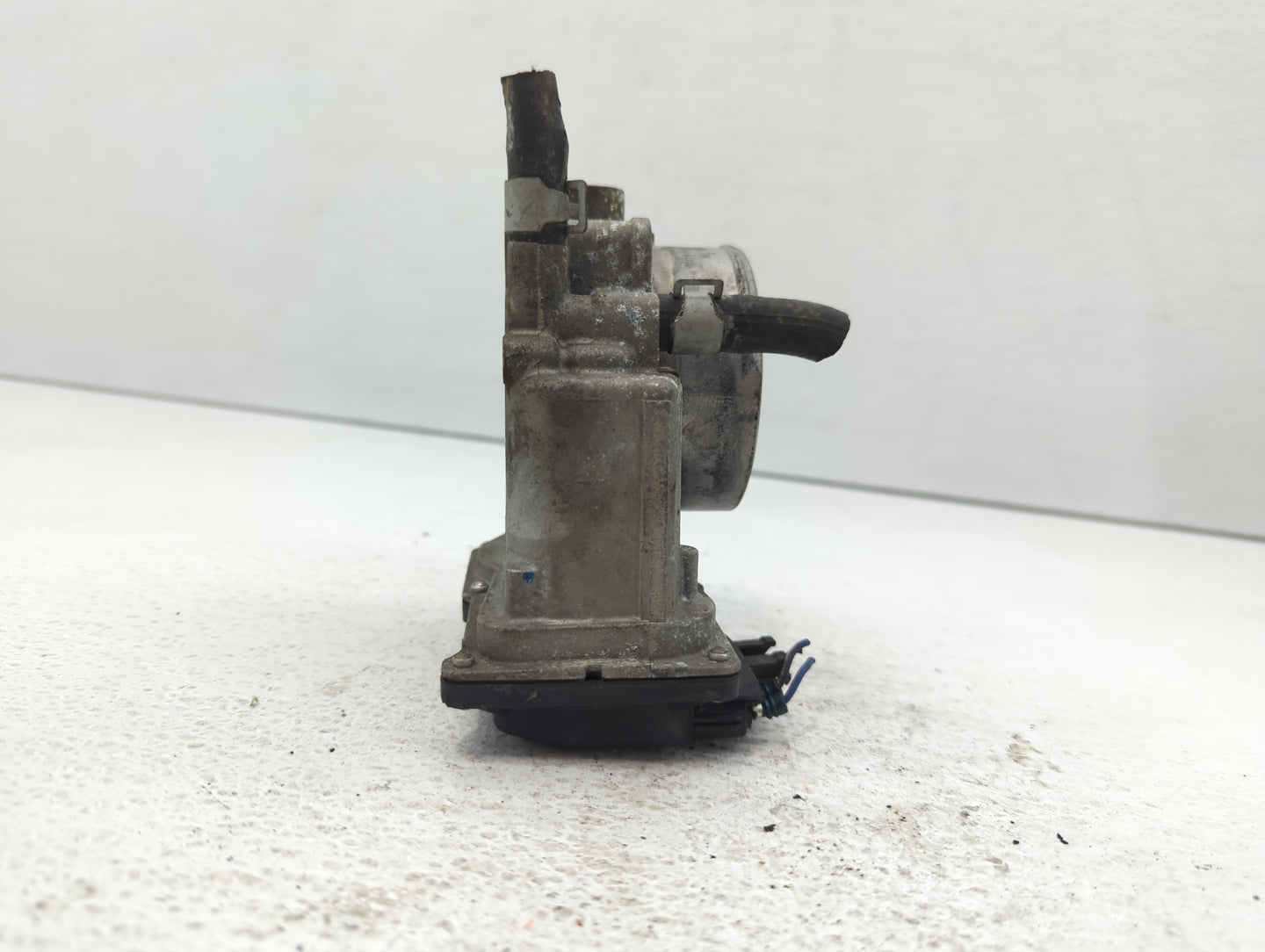 2013-2015 Nissan Xterra Throttle Body P/N:16119 7S01 Fits Fits 2012 2013 2014 2015 2016 2017 2018 2019 2020 OEM Used Auto Pa