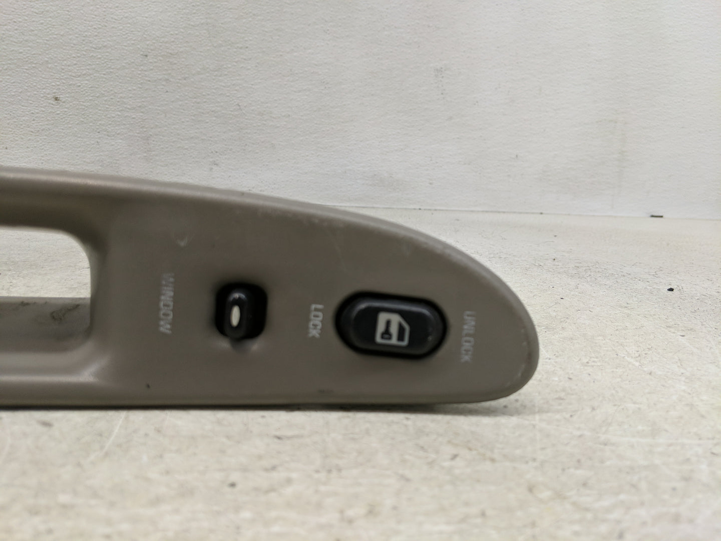 2013 Oldsmobile Alero Master Power Window Switch Replacement Driver Side Left P/N:22658633 Fits OEM Used Auto Parts - Oemuse