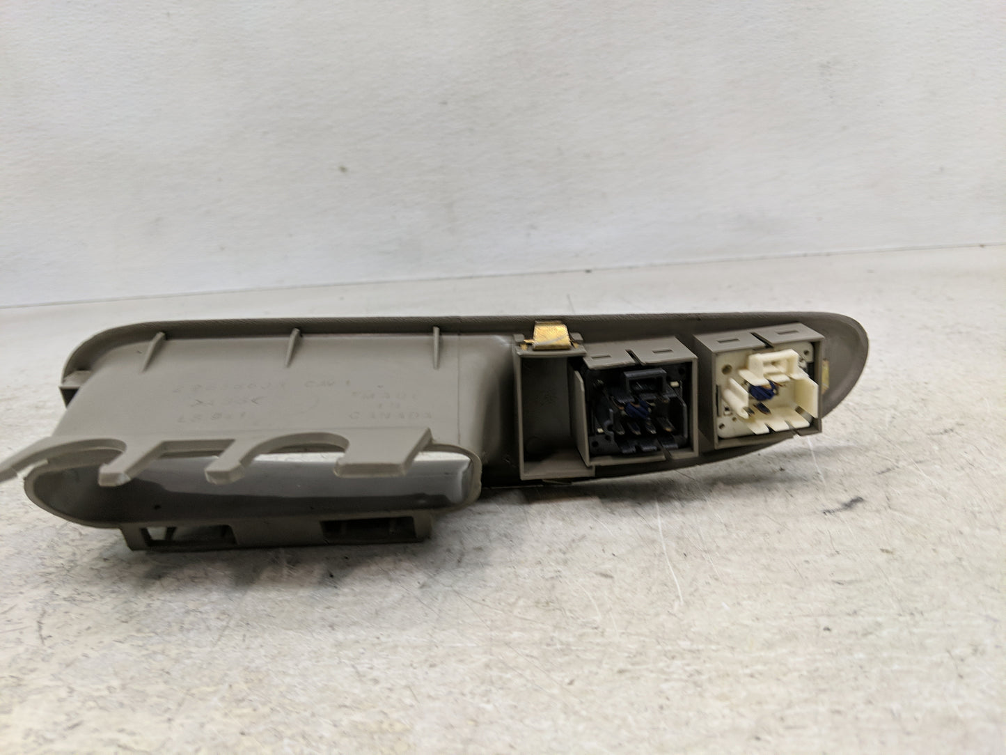 2013 Oldsmobile Alero Master Power Window Switch Replacement Driver Side Left P/N:22658633 Fits OEM Used Auto Parts - Oemuse