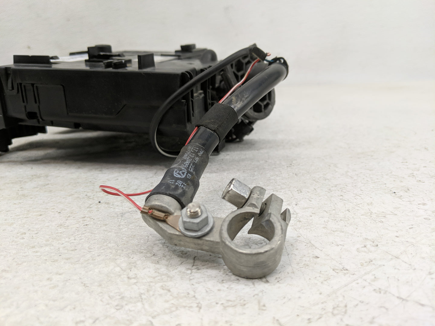 2013-2016 Porsche Cayenne Fusebox Fuse Box Panel Relay Module P/N:7P0 937 548 H Fits Fits 2013 2014 2015 2016 OEM Used Auto 