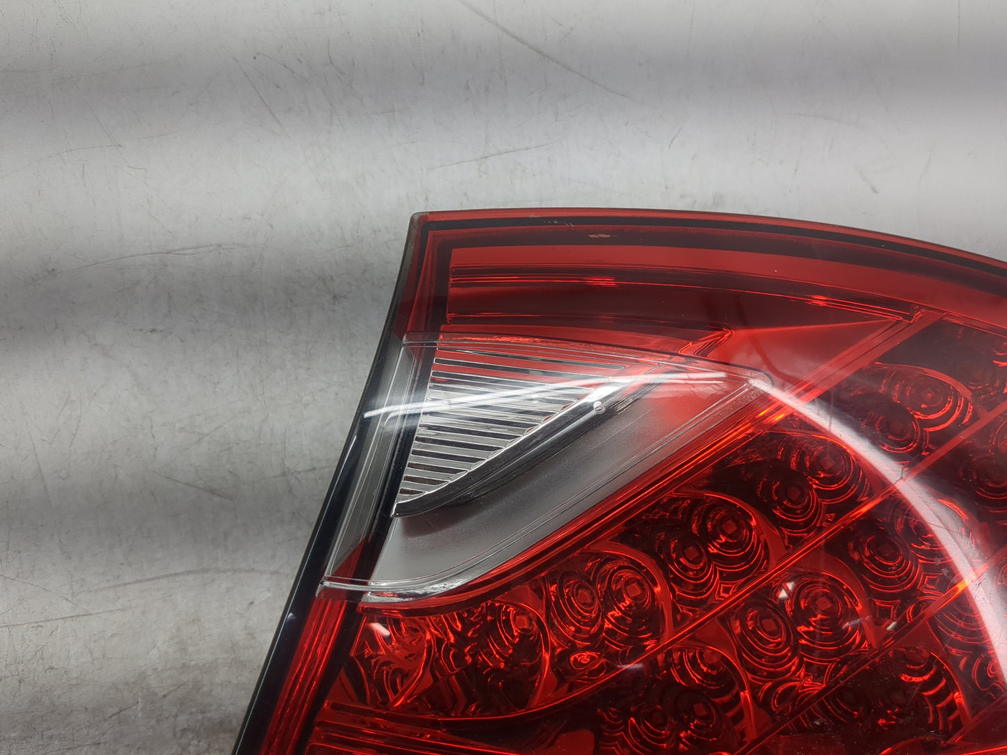 2011-2014 Porsche Cayenne Tail Light Assembly Passenger Right OEM P/N:7P5 945 096 AA 89502530 Fits Fits 2011 2012 2013 2014 
