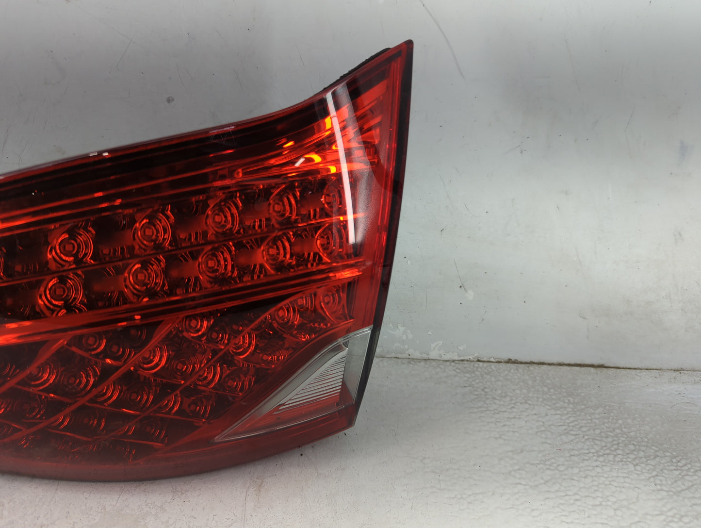 2011-2014 Porsche Cayenne Tail Light Assembly Passenger Right OEM P/N:7P5 945 096 AA 89502530 Fits Fits 2011 2012 2013 2014 
