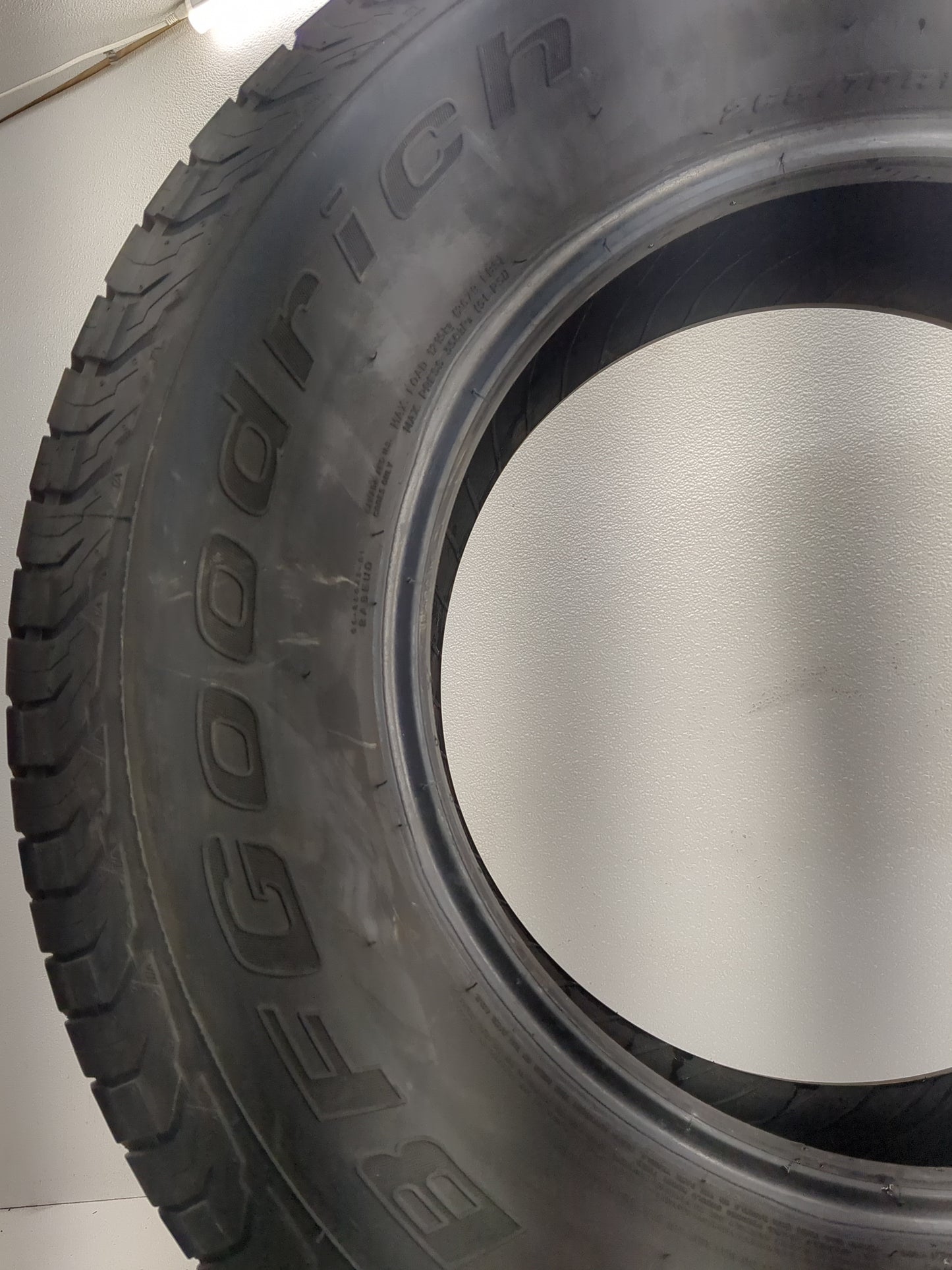 Used Tire 265/70R17 BFGOODRICH TRAIL-TERRAIN T/A 115S - Tread Depth 9/32 - Oemusedautoparts1.com