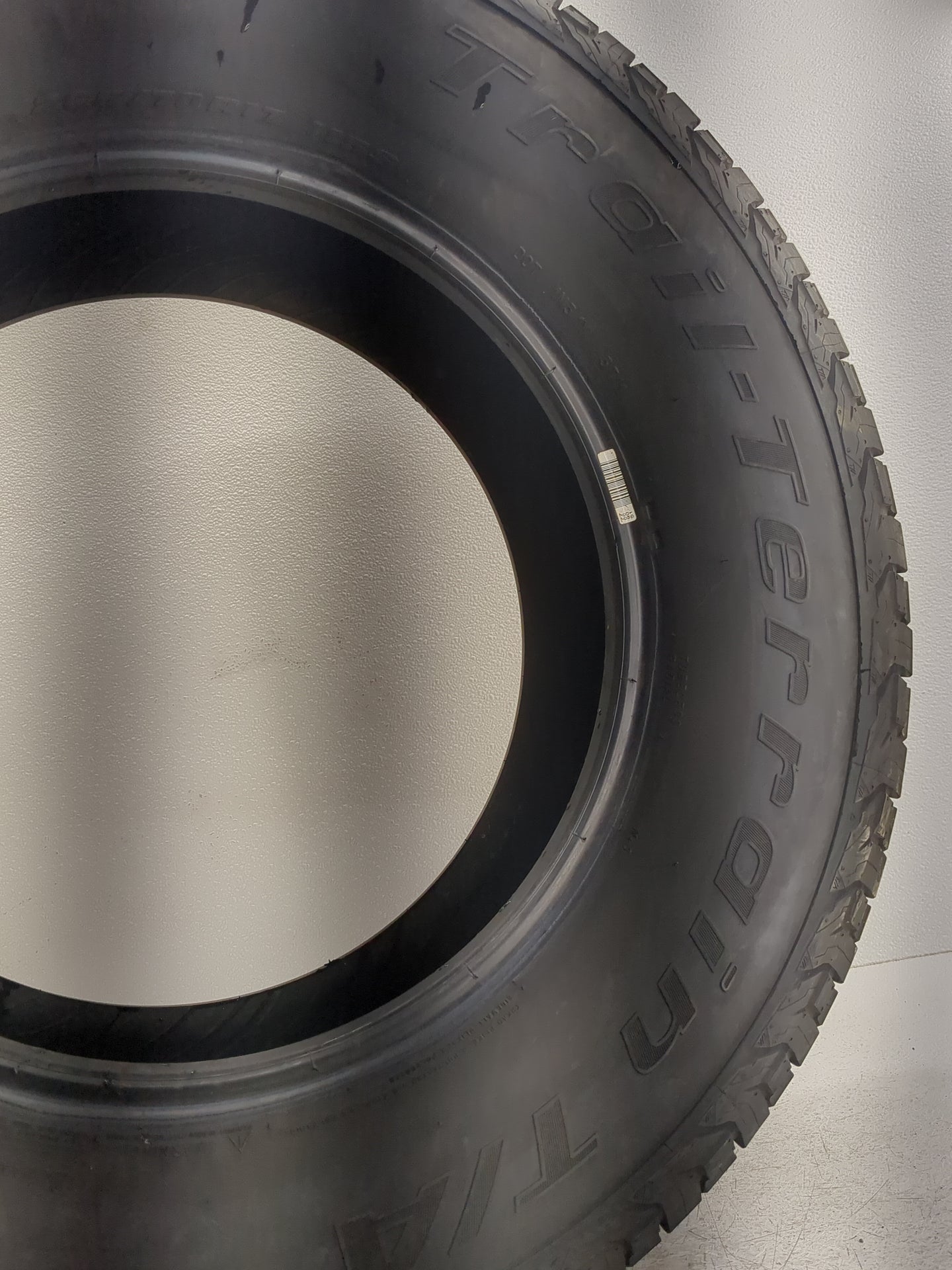 Used Tire 265/70R17 BFGOODRICH TRAIL-TERRAIN T/A 115S - Tread Depth 9/32 - Oemusedautoparts1.com