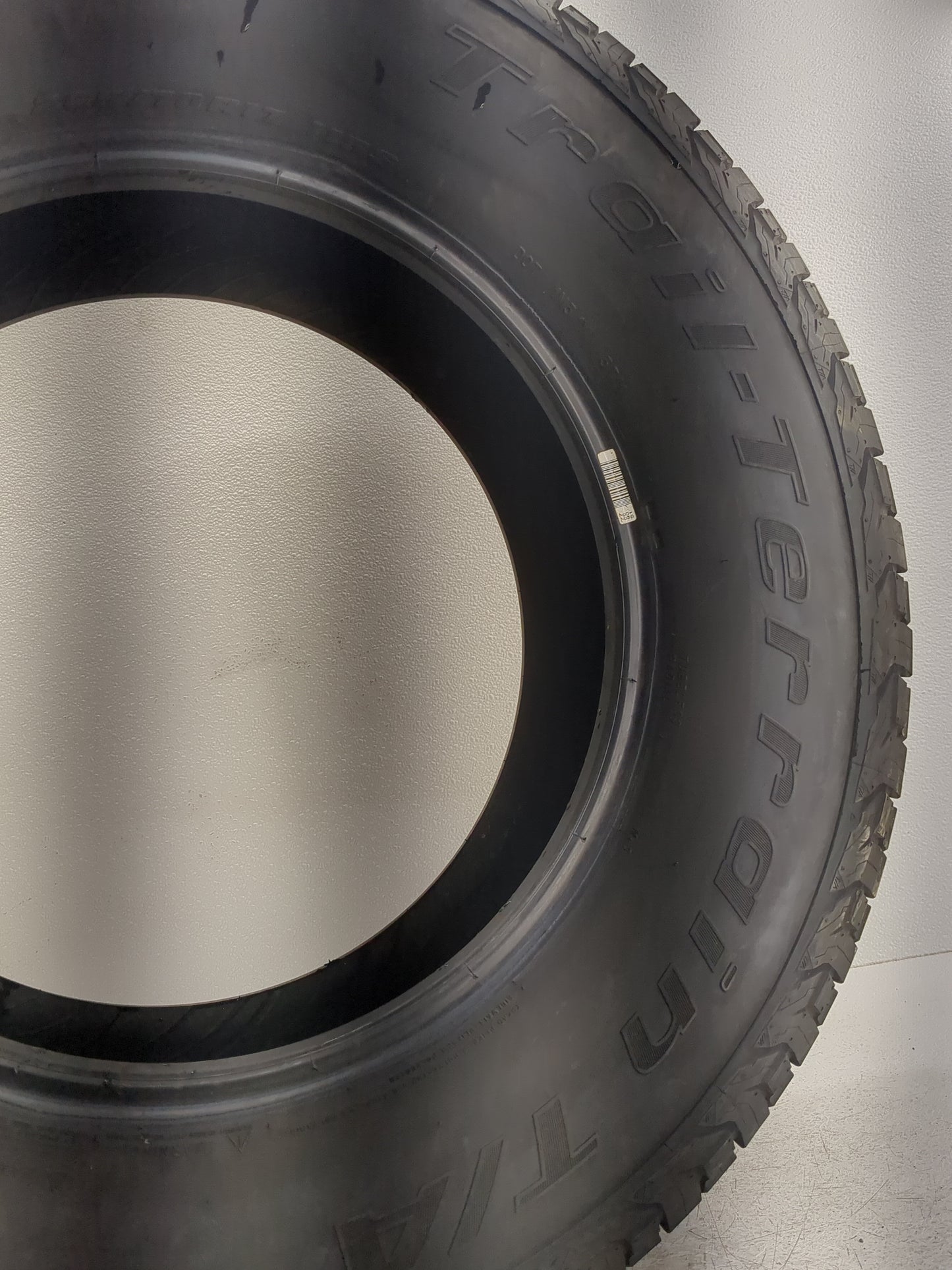 Used Tire 265/70R17 BFGOODRICH TRAIL-TERRAIN T/A 115S - Tread Depth 9/32 - Oemusedautoparts1.com