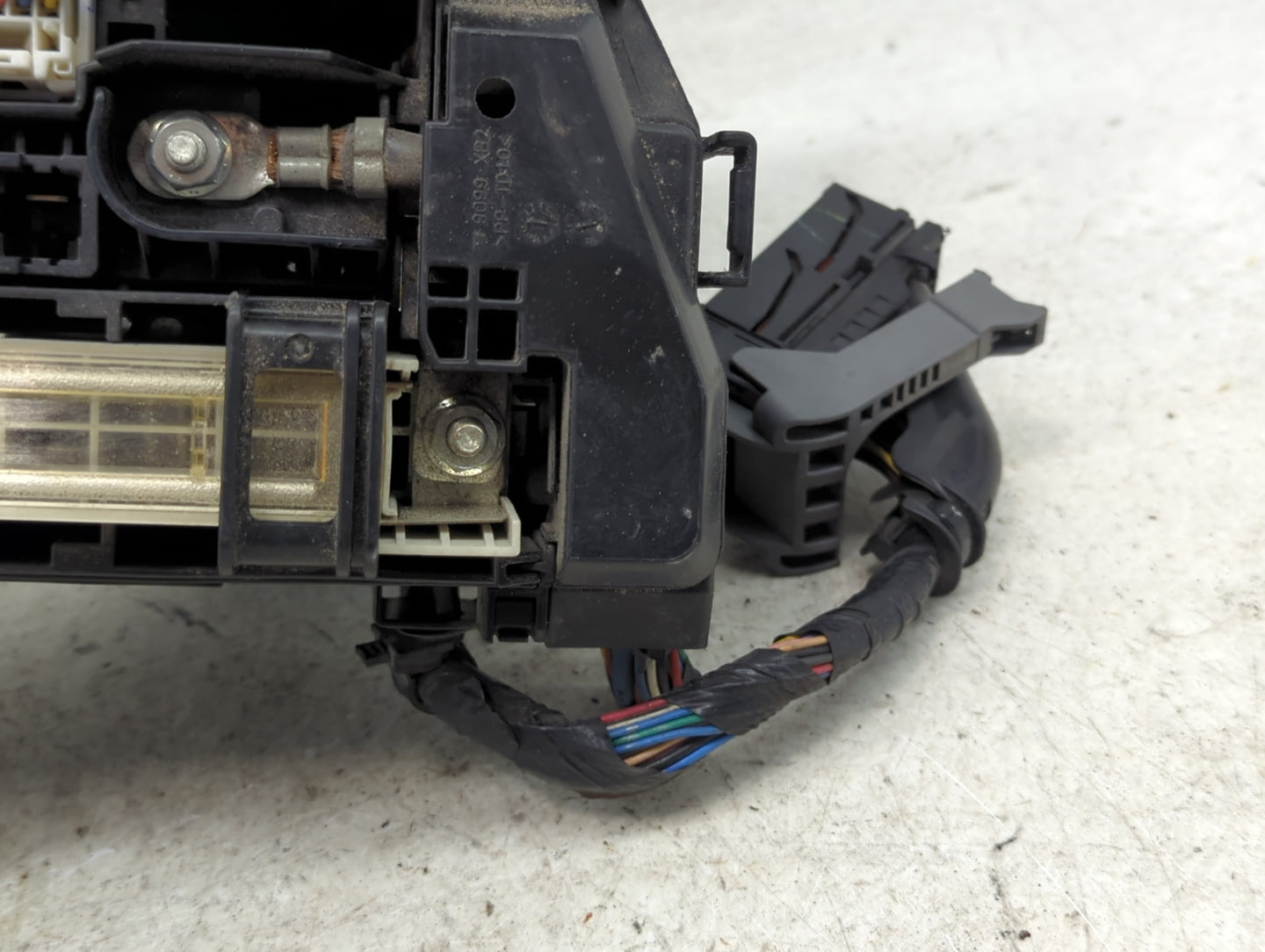 2011-2013 Scion Tc Fusebox Fuse Box Panel Relay Module P/N:9099-XB2 Fits Fits 2011 2012 2013 OEM Used Auto Parts - Oemusedau