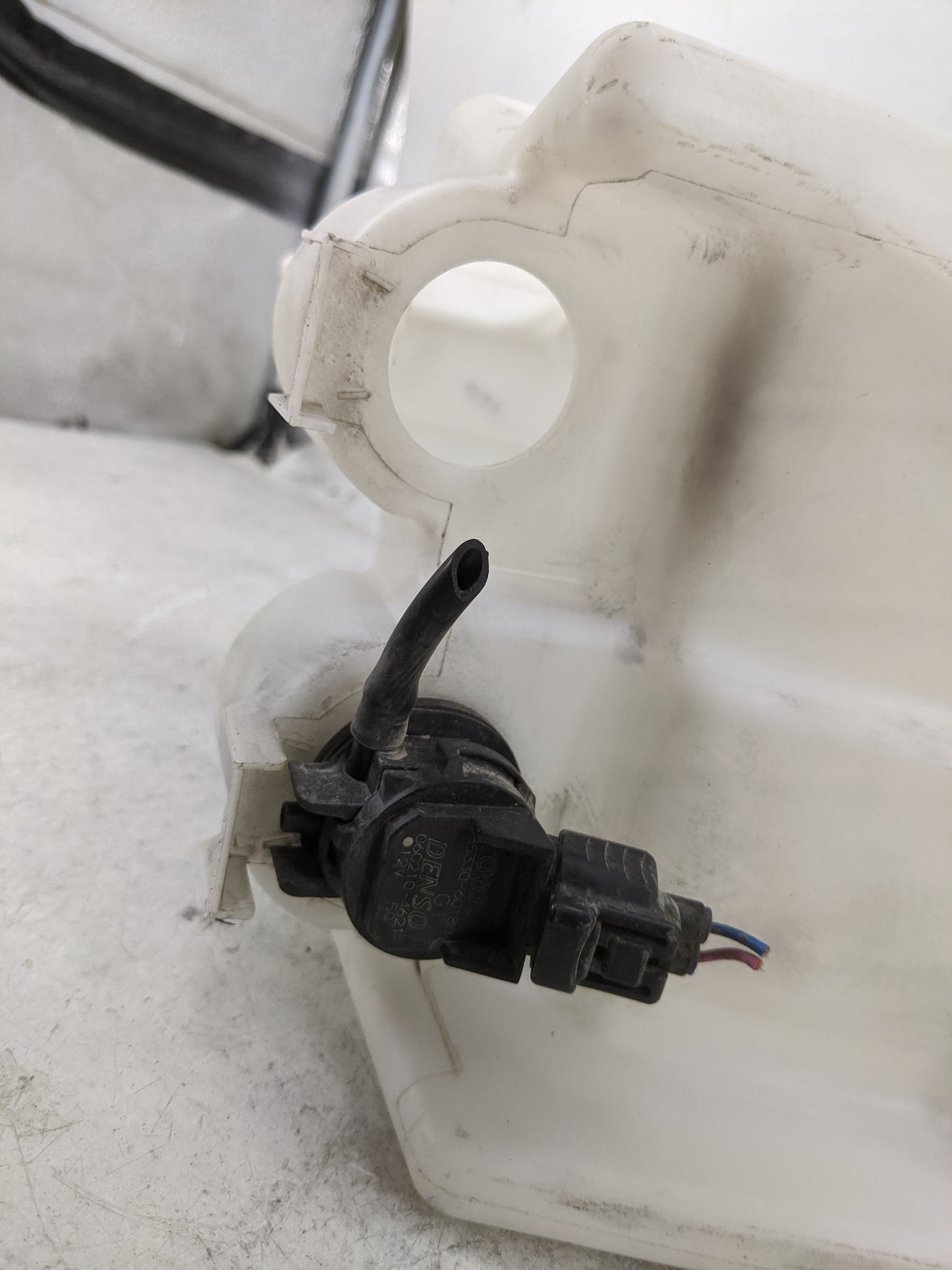2008-2015 Scion Xb Windshield Washer Fluid Reservoir Bottle Oem 1477241 - Oemusedautoparts1.com