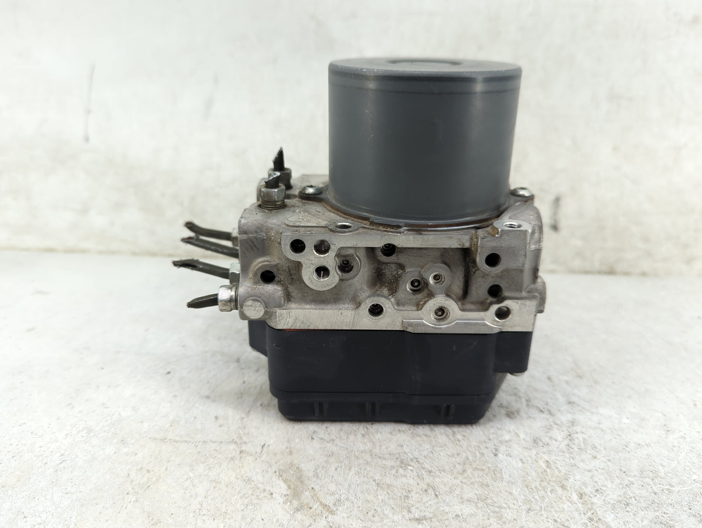 2013-2015 Scion Xb ABS Pump Control Module Replacement P/N:33800-5920 Fits Fits 2013 2014 2015 OEM Used Auto Parts - Oemused