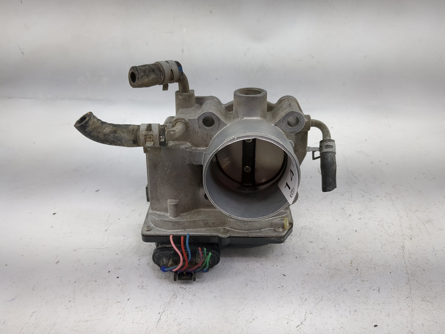 2008-2015 Scion Xb Throttle Body P/N:22030-28071 Fits Fits 2006 2007 2008 2009 2010 2011 2012 2013 2014 2015 OEM Used Auto P