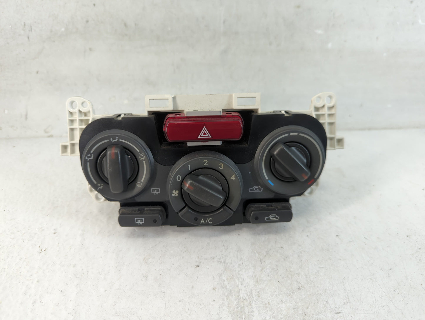 2013 Subaru Forester Climate Control Module Temperature AC/Heater Replacement P/N:72311SC011 Fits OEM Used Auto Parts - Oemu