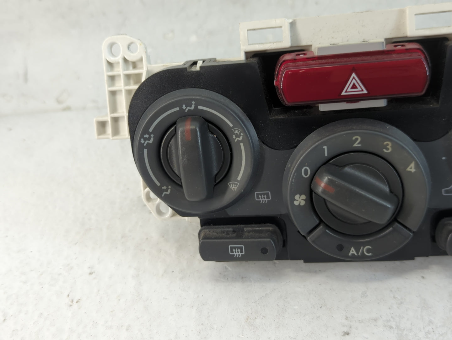 2013 Subaru Forester Climate Control Module Temperature AC/Heater Replacement P/N:72311SC011 Fits OEM Used Auto Parts - Oemu