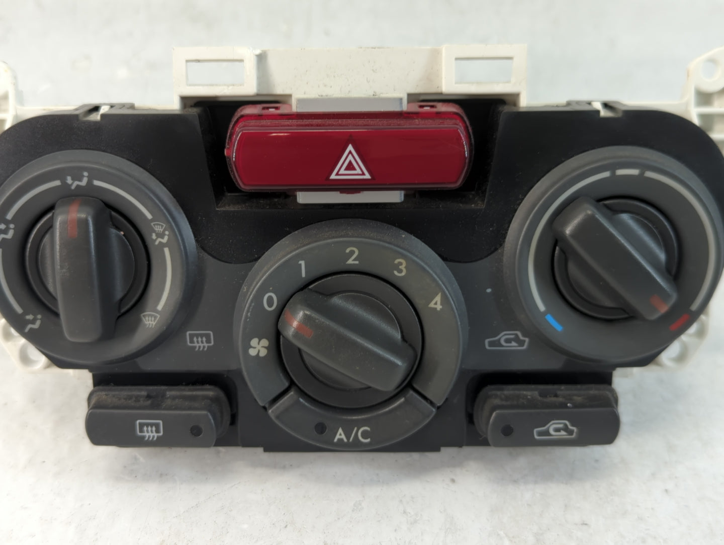 2013 Subaru Forester Climate Control Module Temperature AC/Heater Replacement P/N:72311SC011 Fits OEM Used Auto Parts - Oemu