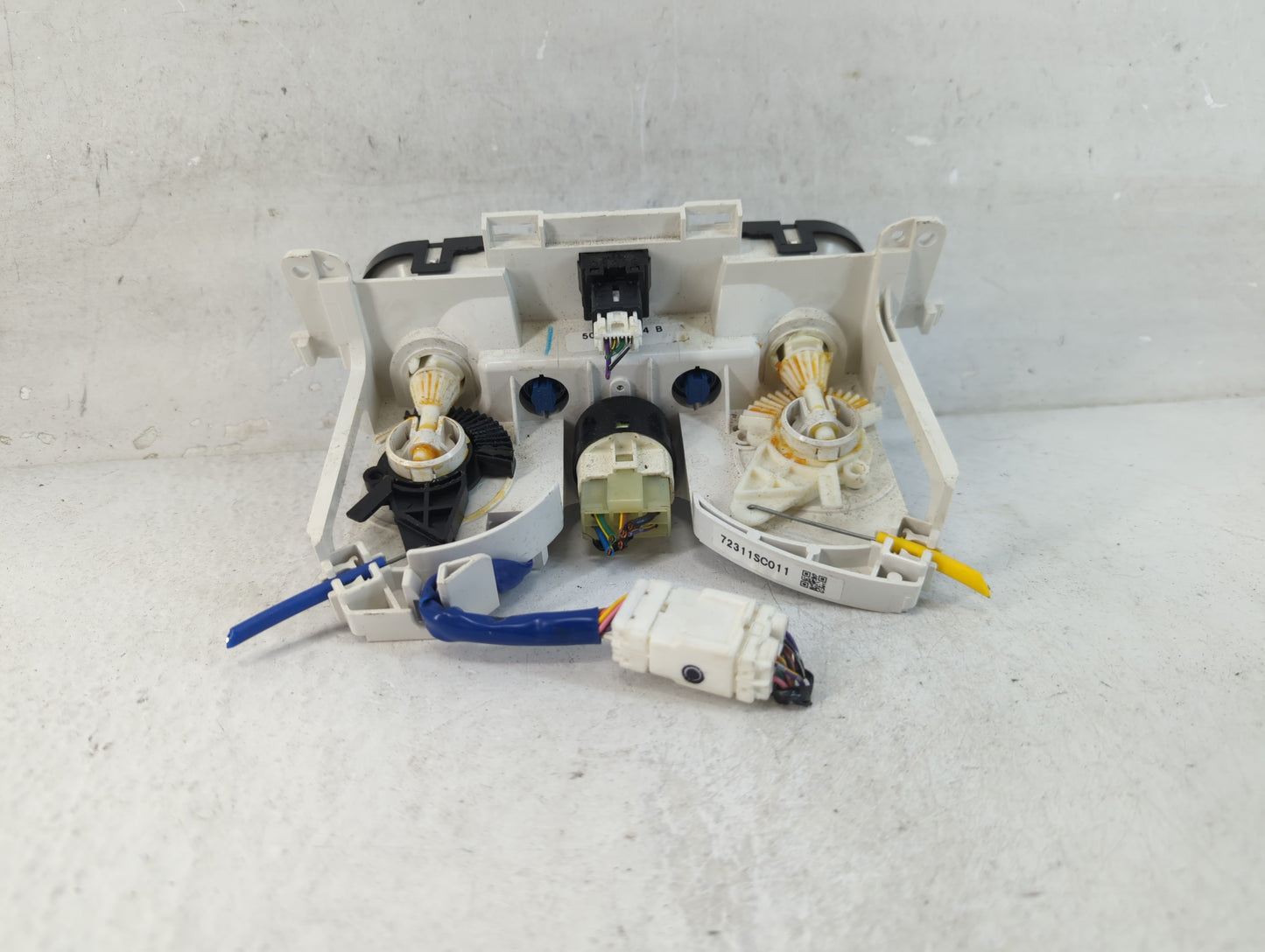 2013 Subaru Forester Climate Control Module Temperature AC/Heater Replacement P/N:72311SC011 Fits OEM Used Auto Parts - Oemu