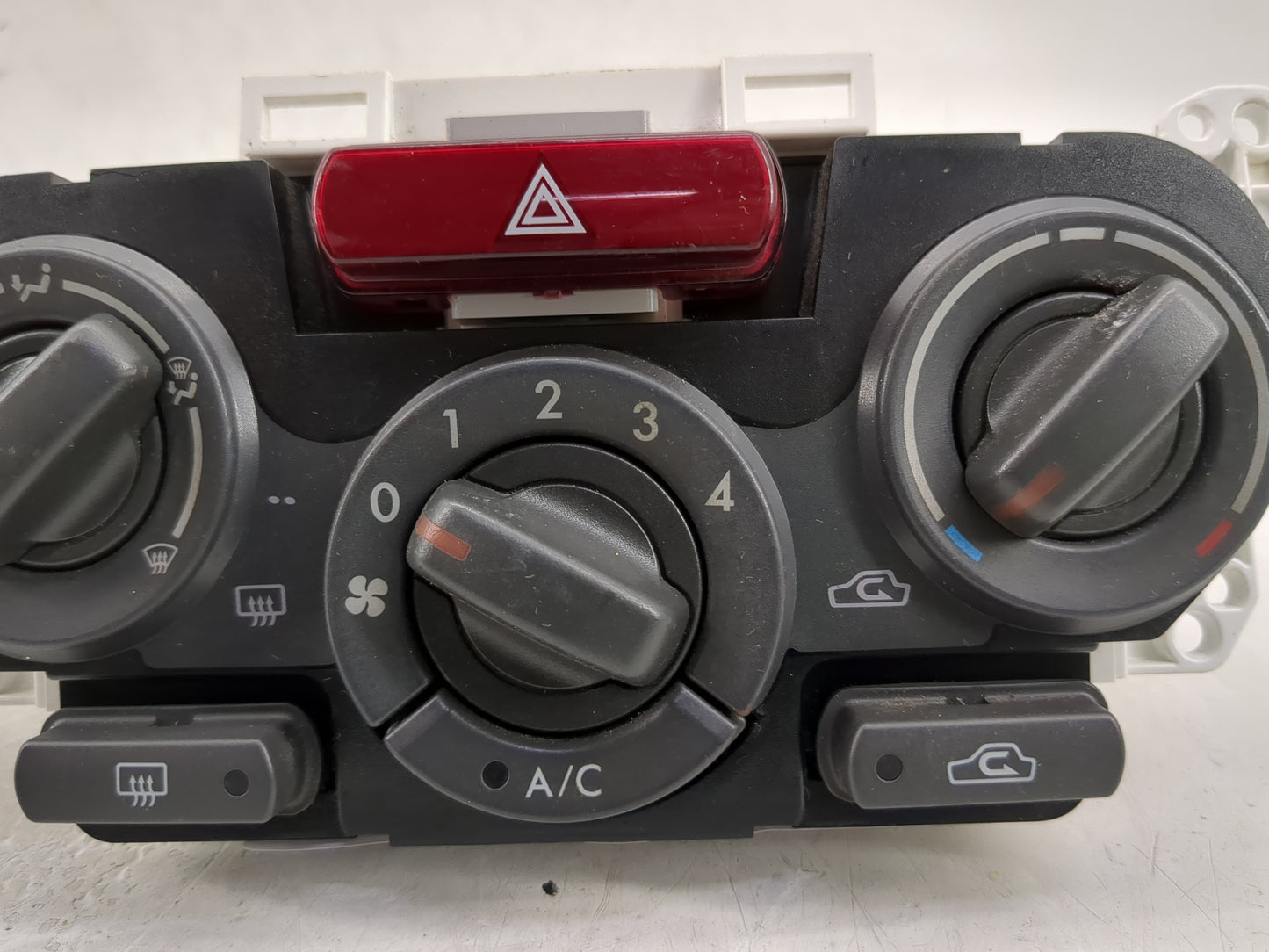 2013 Subaru Forester Climate Control Module Temperature AC/Heater Replacement P/N:72311SC010 72311SC011 Fits OEM Used Auto P