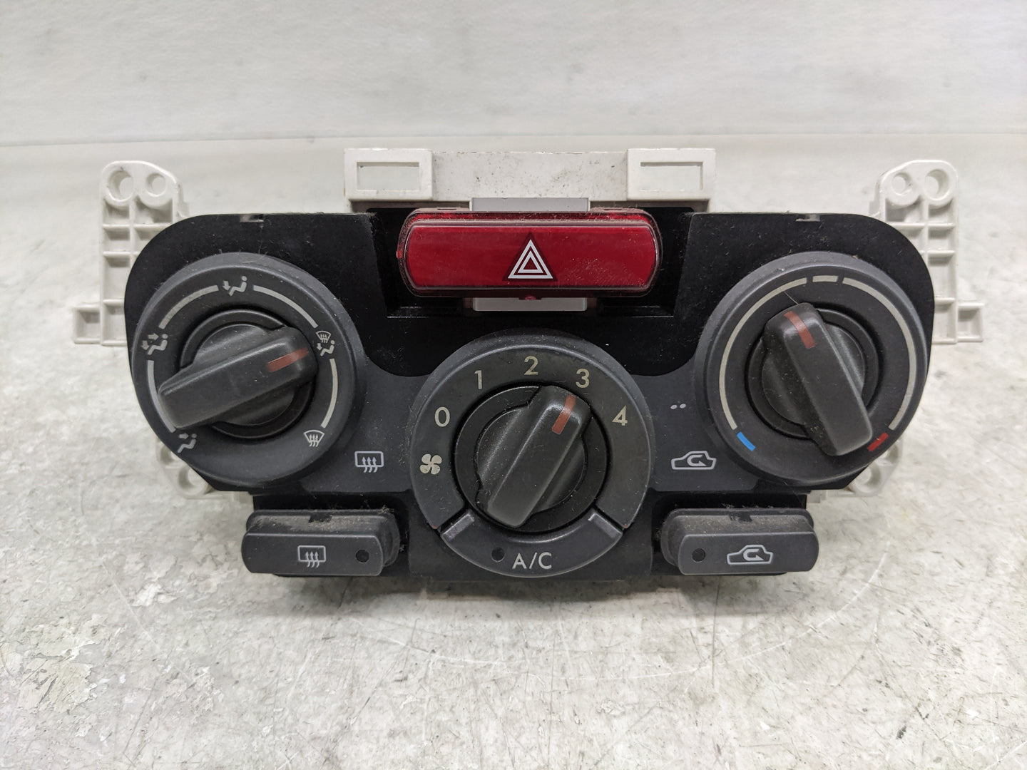 2013 Subaru Forester Climate Control Module Temperature AC/Heater Replacement P/N:72311SC011 Fits OEM Used Auto Parts - Oemu