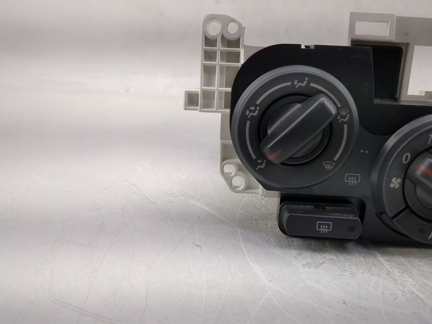 2013 Subaru Forester Climate Control Module Temperature AC/Heater Replacement P/N:72311SC011 Fits OEM Used Auto Parts - Oemu