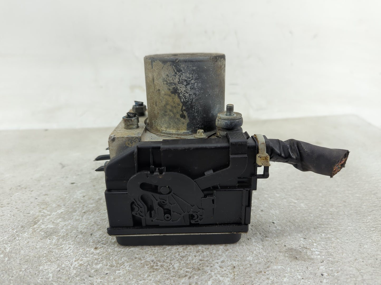 2013 Subaru Forester ABS Pump Control Module Replacement P/N:0 265 251 507 Fits OEM Used Auto Parts - Oemusedautoparts1.com