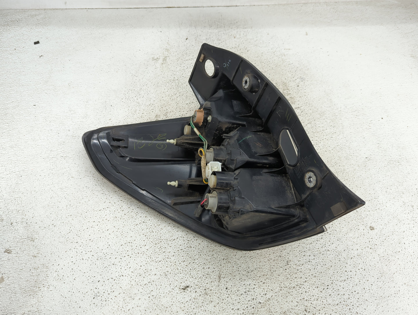 2013 Subaru Forester Tail Light Assembly Passenger Right OEM P/N:220-20046 220-20048, R-S102 Fits OEM Used Auto Parts - Oemu