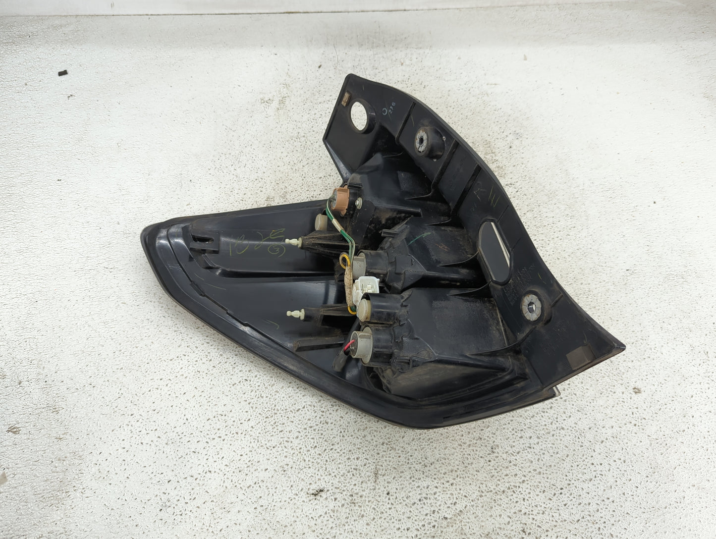2013 Subaru Forester Tail Light Assembly Passenger Right OEM P/N:220-20046 220-20048, R-S102 Fits OEM Used Auto Parts - Oemu