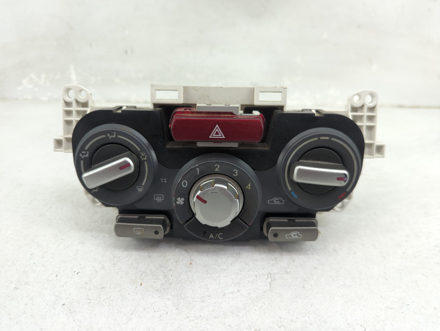 2013 Subaru Forester Climate Control Module Temperature AC/Heater Replacement P/N:72311SC050 Fits OEM Used Auto Parts - Oemu
