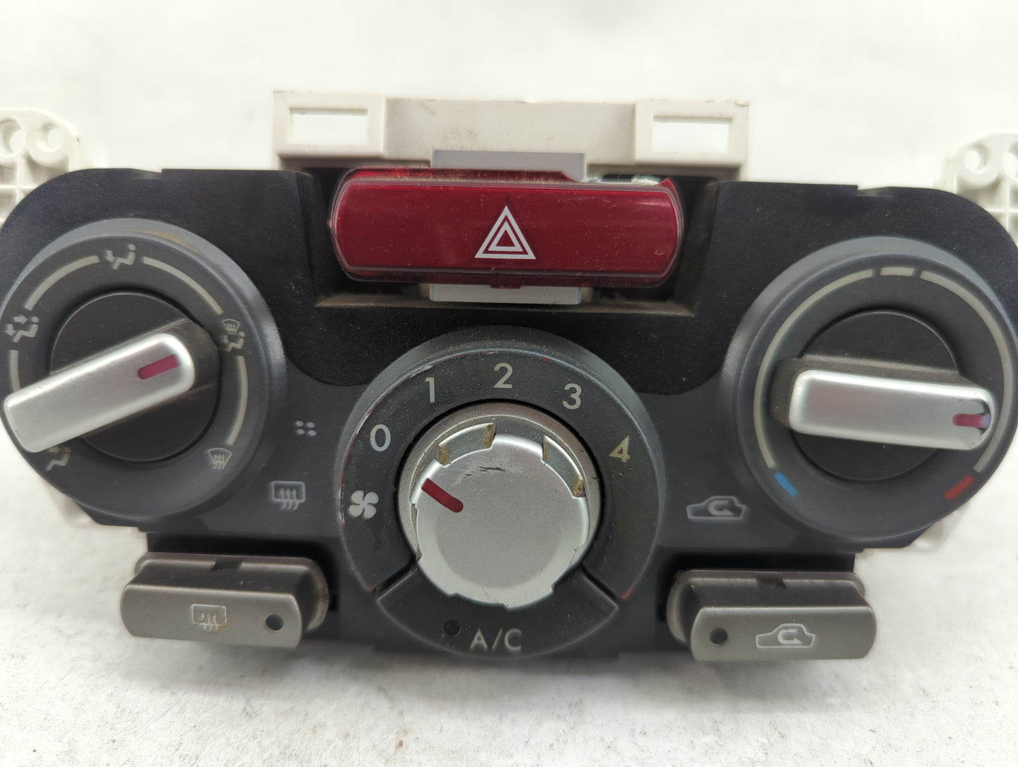 2013 Subaru Forester Climate Control Module Temperature AC/Heater Replacement P/N:72311SC050 Fits OEM Used Auto Parts - Oemu