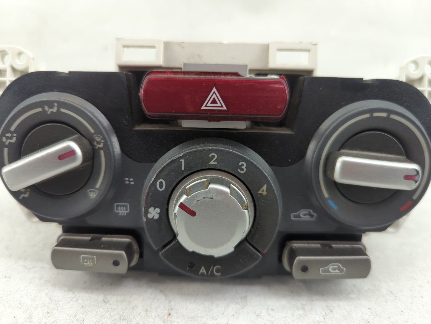2013 Subaru Forester Climate Control Module Temperature AC/Heater Replacement P/N:72311SC050 Fits OEM Used Auto Parts - Oemu