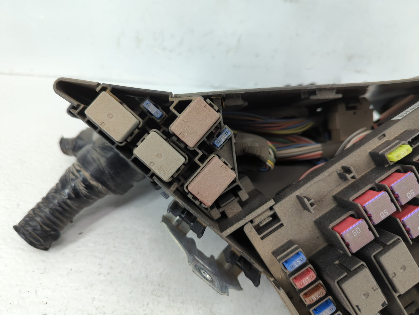 2010-2013 Subaru Forester Fusebox Fuse Box Panel Relay Module P/N:MB100200B Fits Fits 2010 2011 2012 2013 OEM Used Auto Part