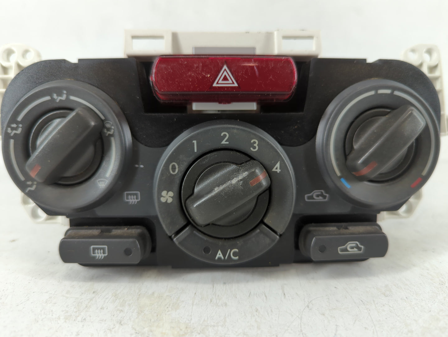 2013 Subaru Forester Climate Control Module Temperature AC/Heater Replacement P/N:72311SC011 Fits OEM Used Auto Parts - Oemu