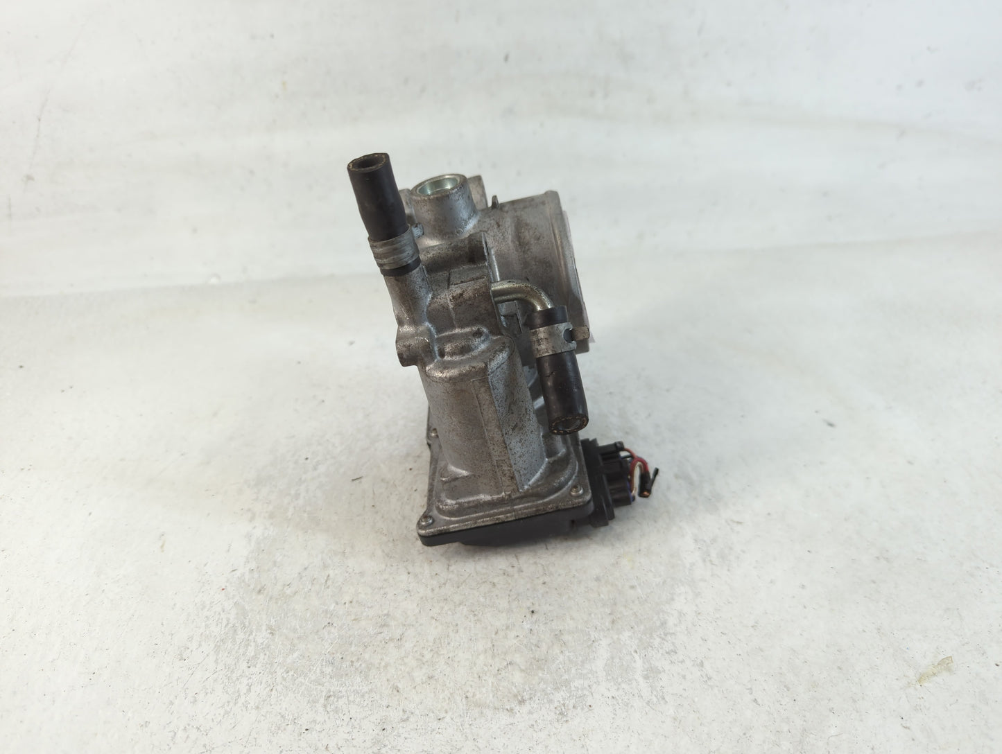2011-2018 Subaru Forester Throttle Body P/N:16112AA380 Fits Fits 2011 2012 2013 2014 2015 2016 2017 2018 OEM Used Auto Parts