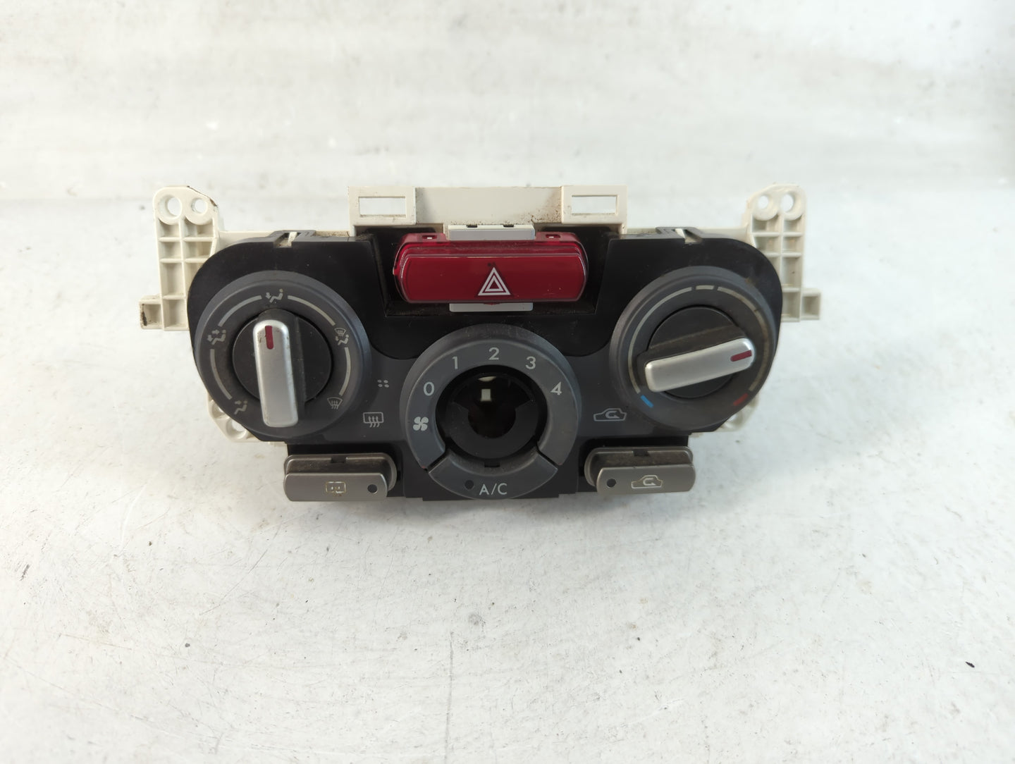 2013 Subaru Forester Climate Control Module Temperature AC/Heater Replacement P/N:72311SC050 Fits OEM Used Auto Parts - Oemu