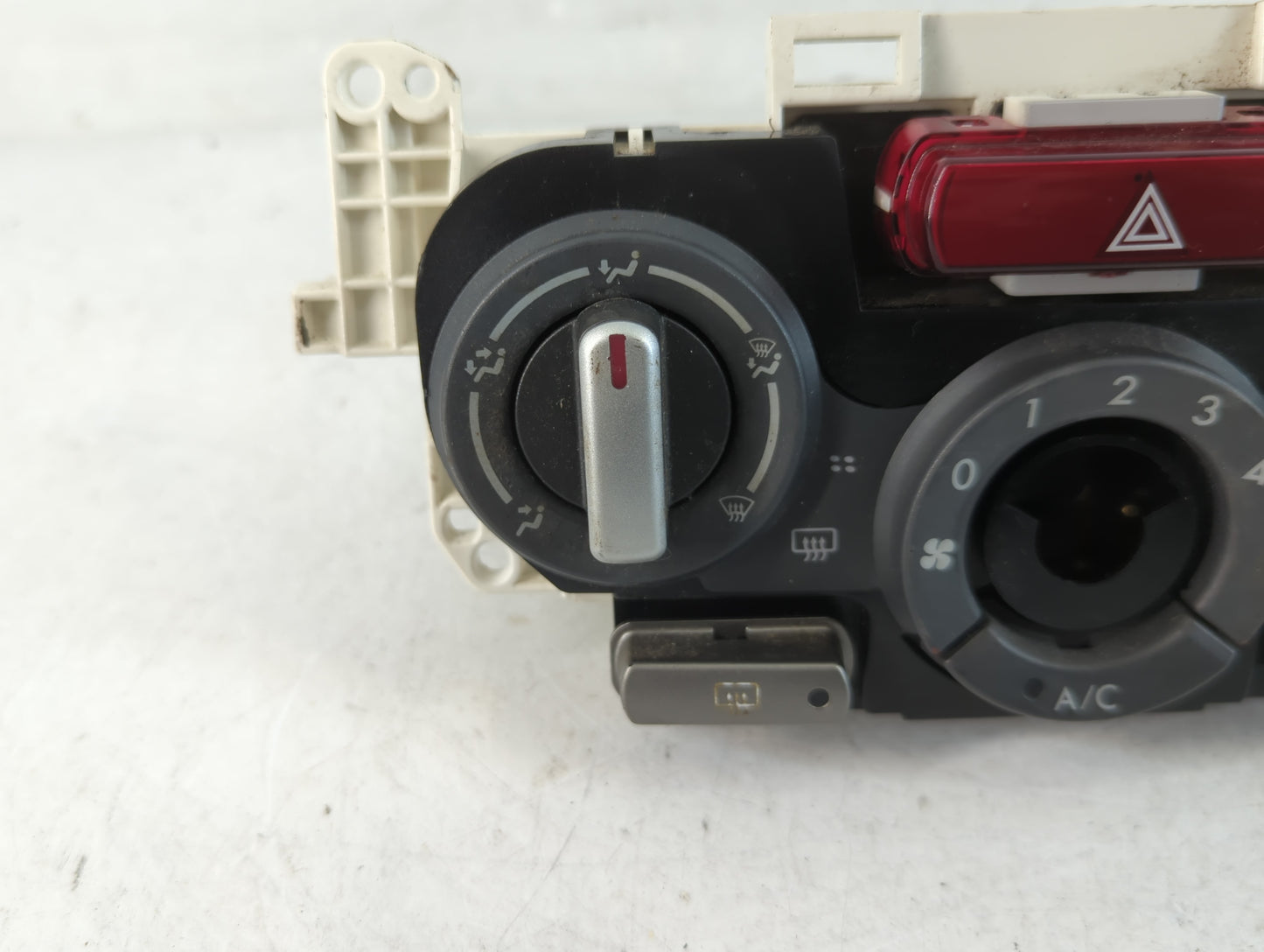 2013 Subaru Forester Climate Control Module Temperature AC/Heater Replacement P/N:72311SC050 Fits OEM Used Auto Parts - Oemu
