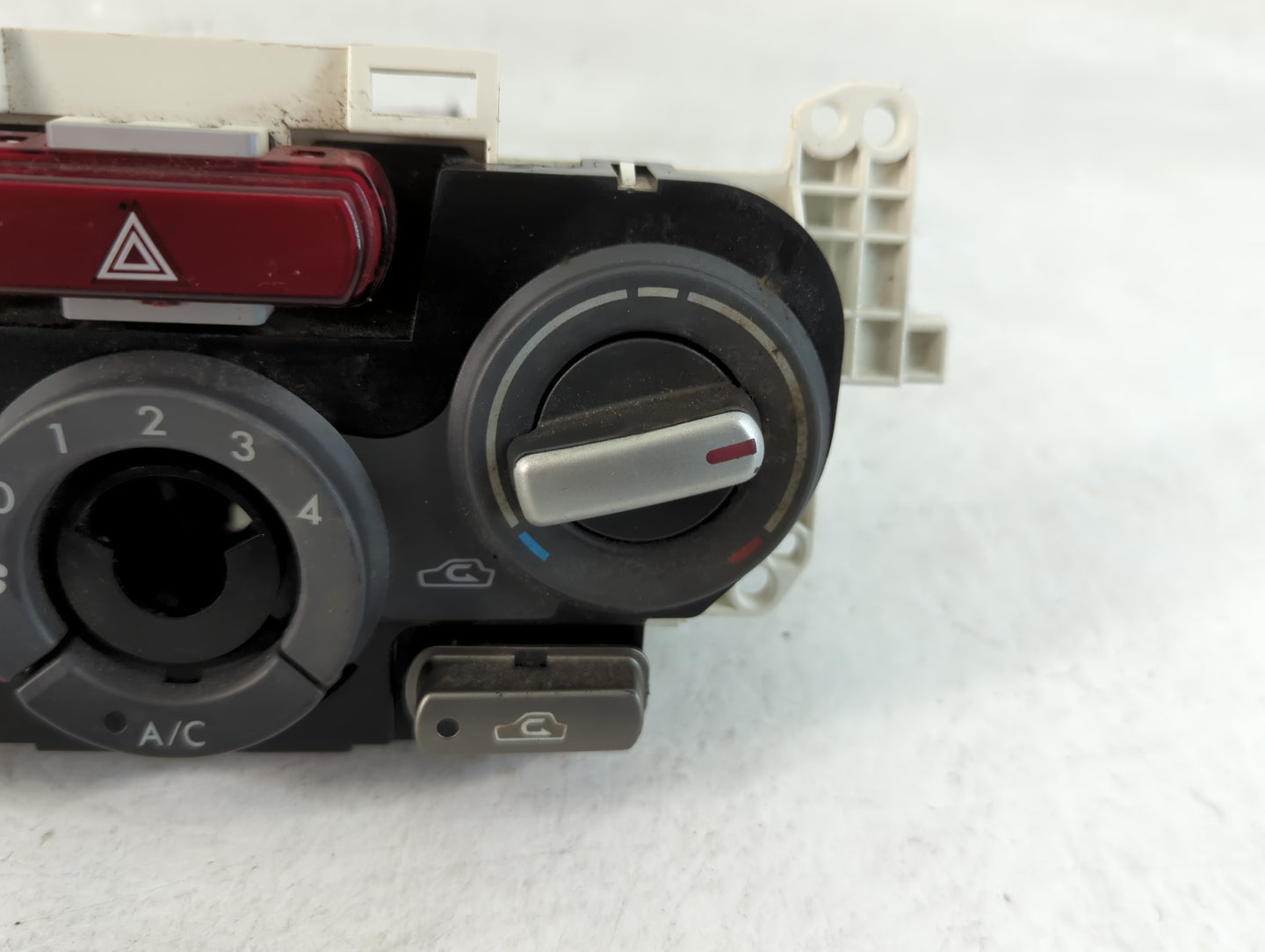 2013 Subaru Forester Climate Control Module Temperature AC/Heater Replacement P/N:72311SC050 Fits OEM Used Auto Parts - Oemu