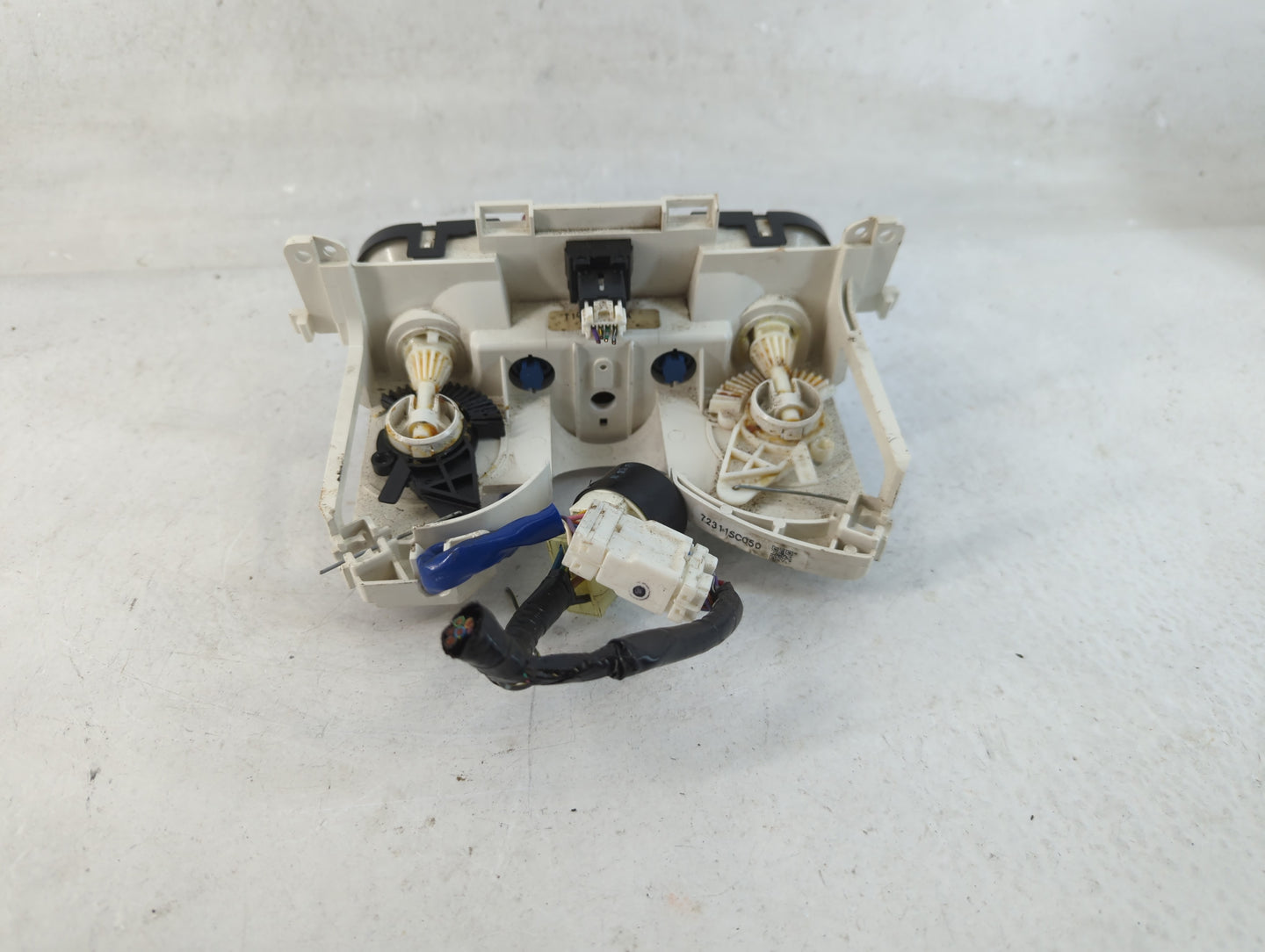 2013 Subaru Forester Climate Control Module Temperature AC/Heater Replacement P/N:72311SC050 Fits OEM Used Auto Parts - Oemu