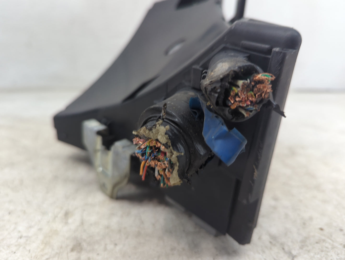 2012-2014 Subaru Impreza Fusebox Fuse Box Panel Relay Module P/N:MB1002008 Fits Fits 2012 2013 2014 OEM Used Auto Parts - Oe