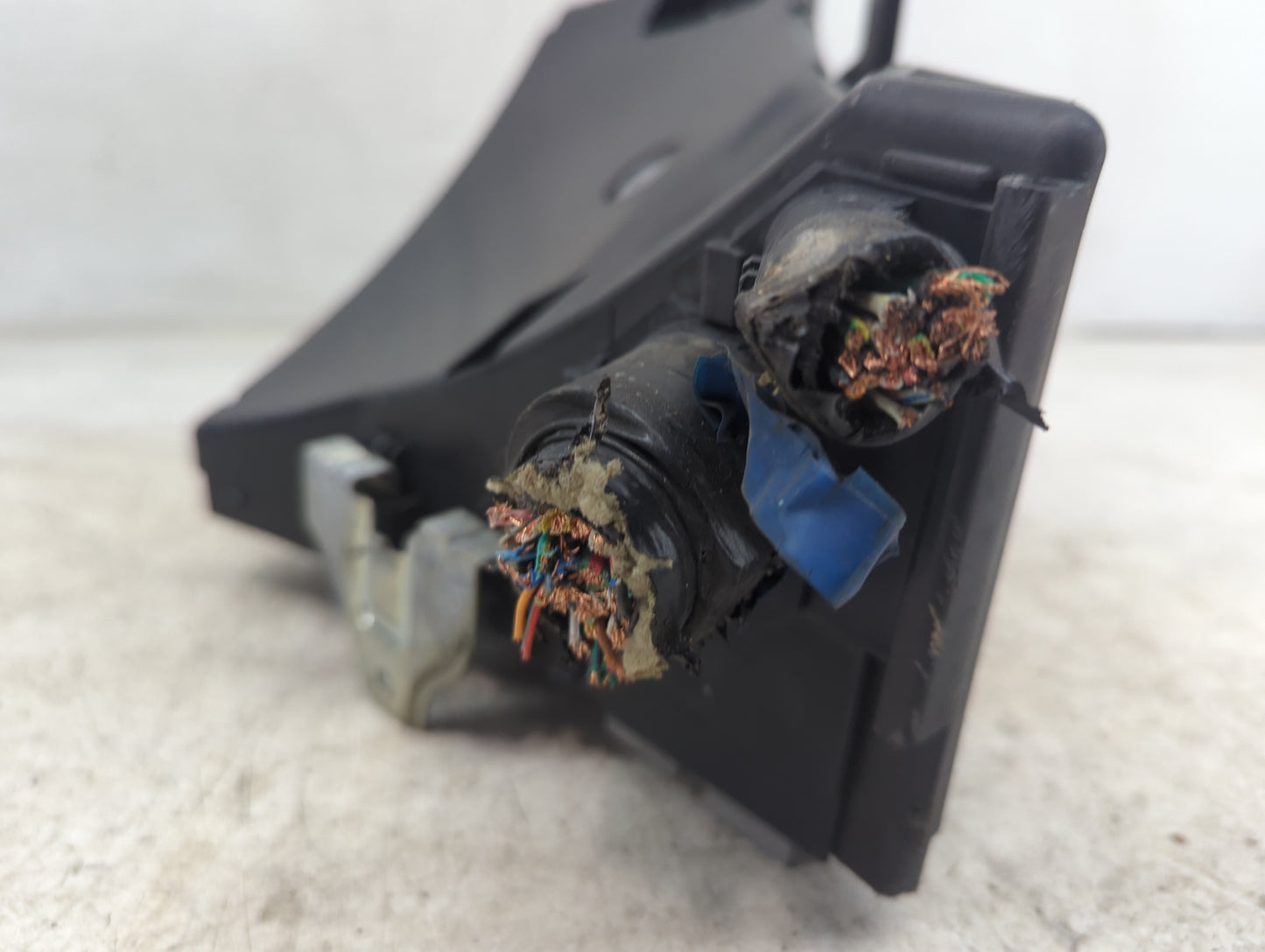 2012-2014 Subaru Impreza Fusebox Fuse Box Panel Relay Module P/N:MB1002008 Fits Fits 2012 2013 2014 OEM Used Auto Parts - Oe