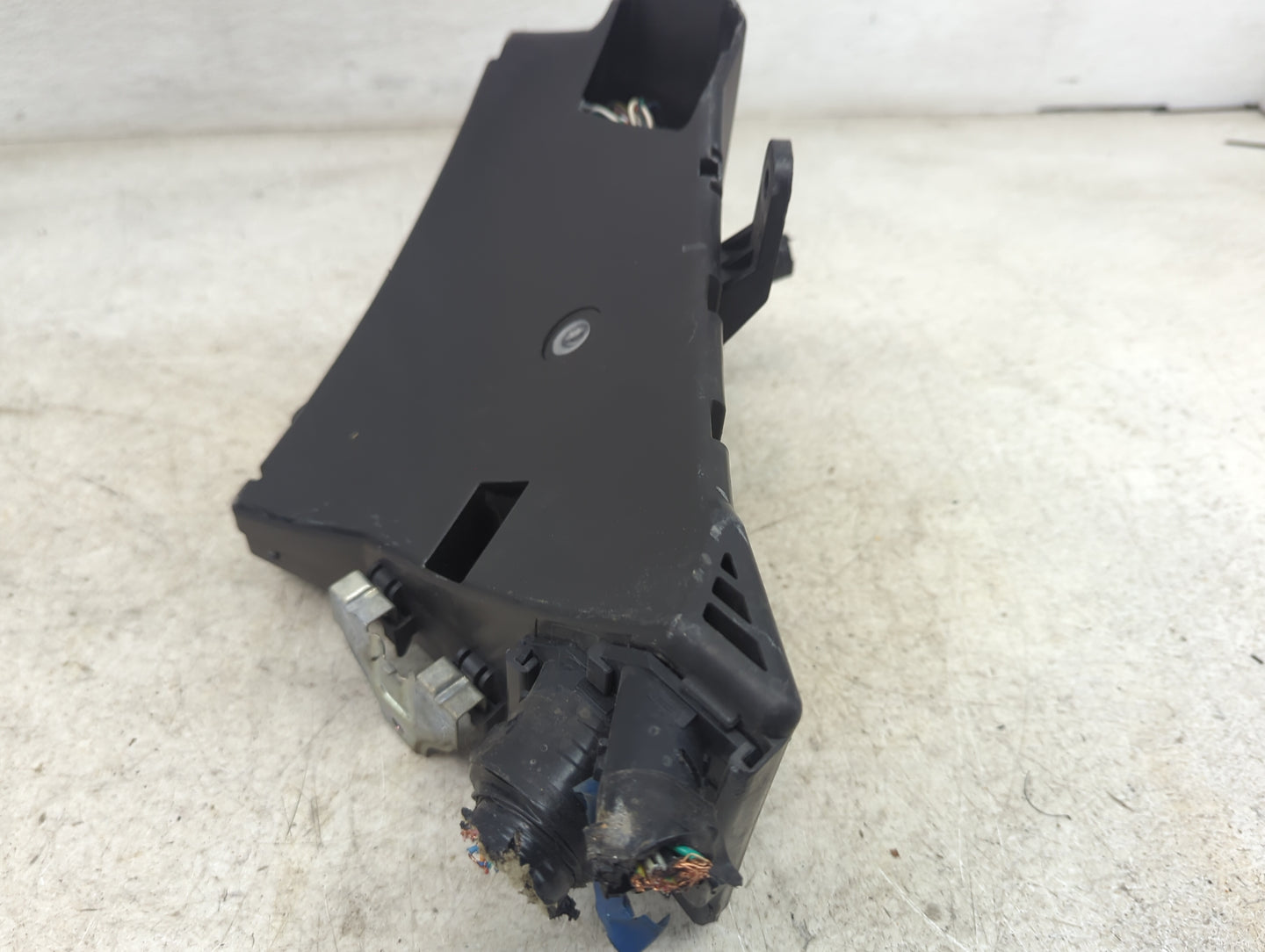 2012-2014 Subaru Impreza Fusebox Fuse Box Panel Relay Module P/N:MB1002008 Fits Fits 2012 2013 2014 OEM Used Auto Parts - Oe