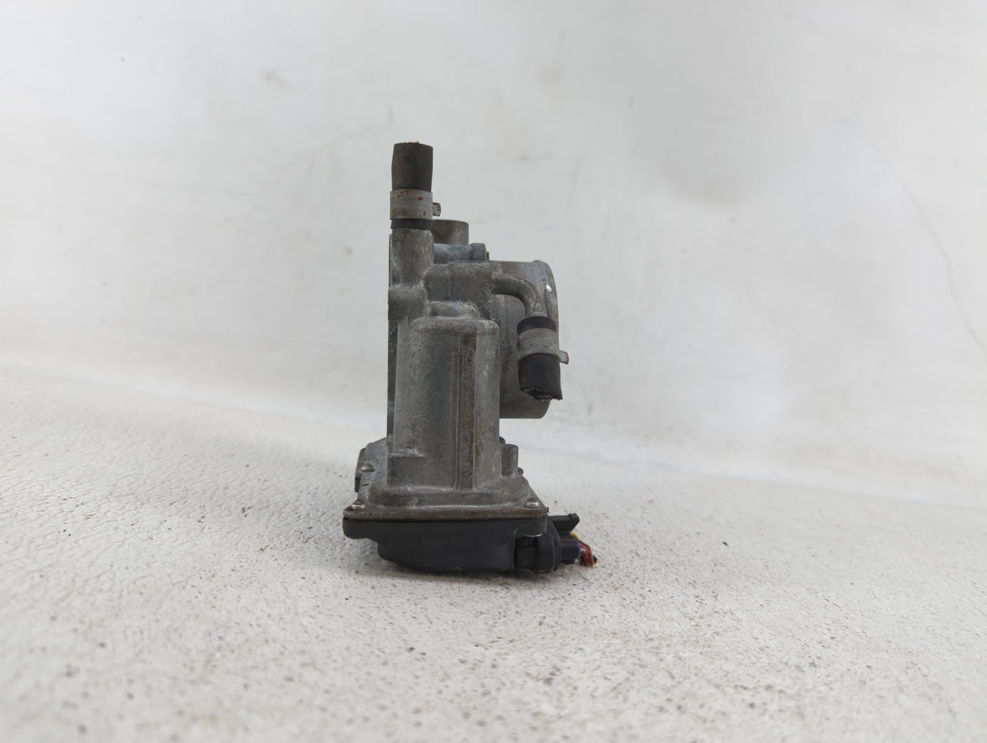 2012-2016 Subaru Impreza Throttle Body P/N:16112AA380 Fits Fits 2011 2012 2013 2014 2015 2016 2017 OEM Used Auto Parts - Oem